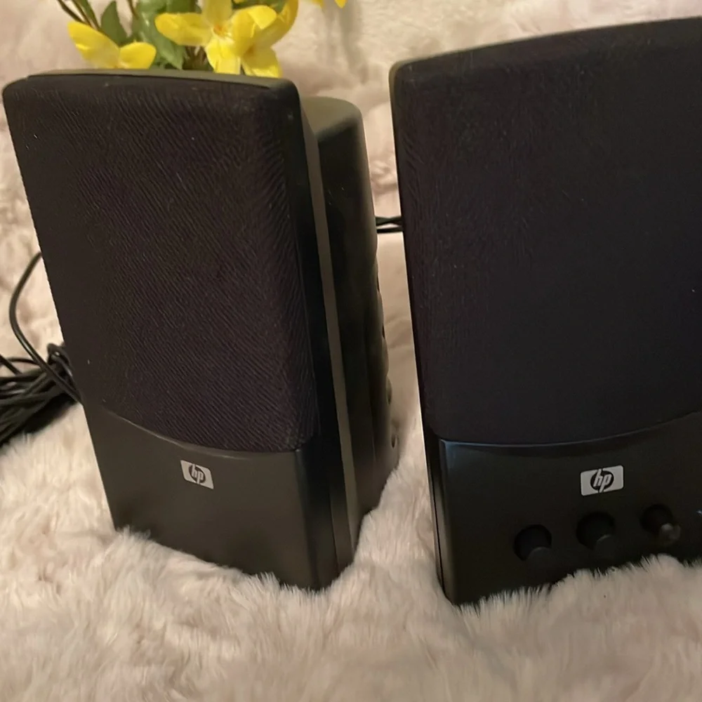 HP Universal Black USB Charging Computer Speakers cable included EUC Set of 2